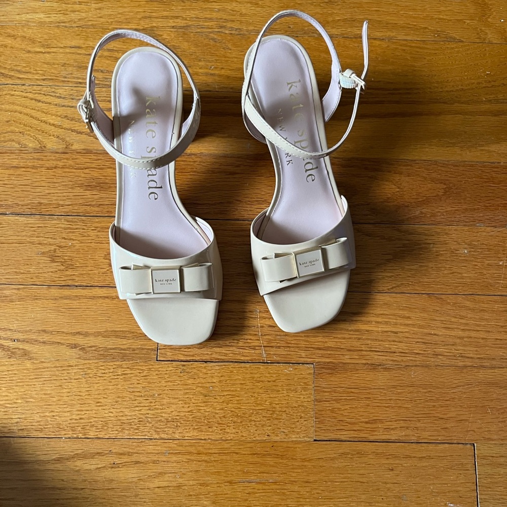 Kate Spade Bowdie Tan Sandals with Slingback Design